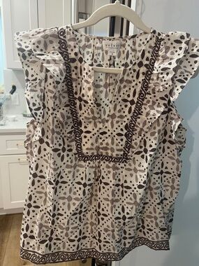 Velvet by Graham & Spencer Cream and Brown Printed Ruffle Sleeve Blouse sz M